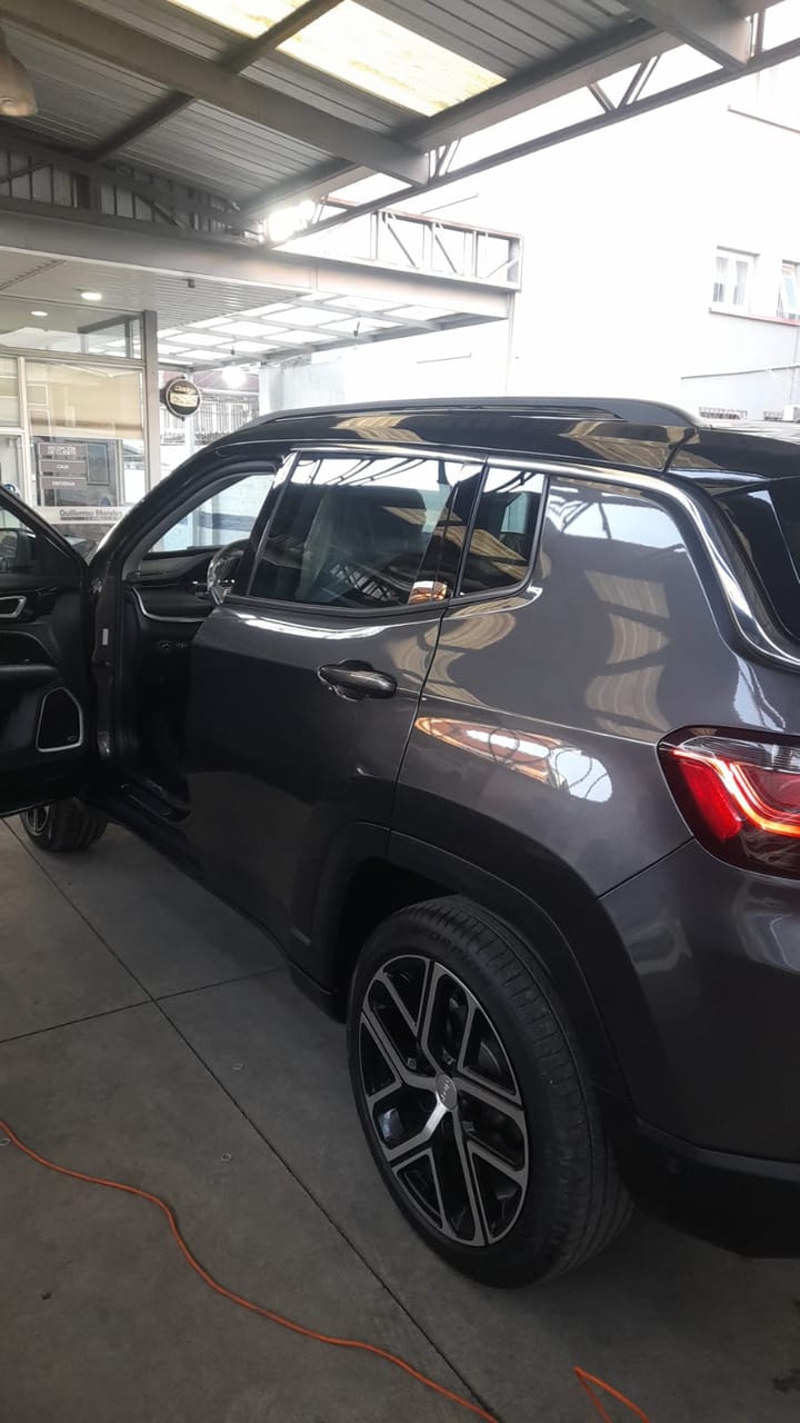 Jeep instalado en concesionario Guillermo Morales